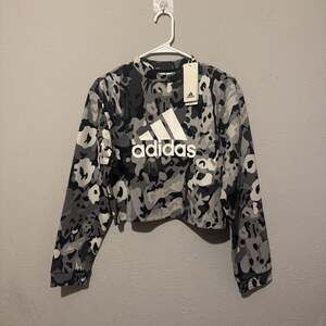 Adidas Originals Women's All Over Print Cropped Crewneck Sweatshirt Grey Camo